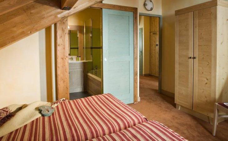 Village Montana Airelles, Tignes, Twin Bedroom 2